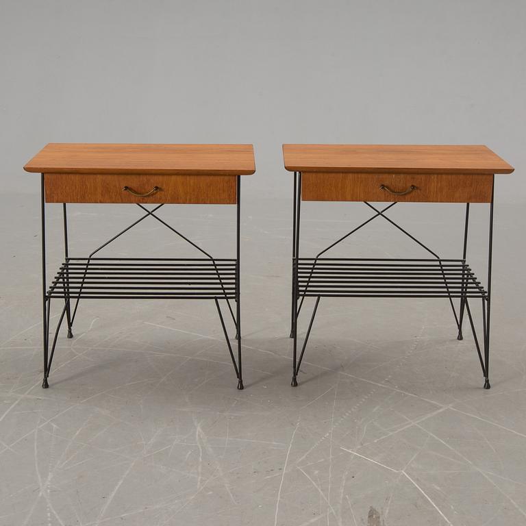 SÄNGBORD/SIDOBORD, ett par, sting-typ, 1900-talets mitt.