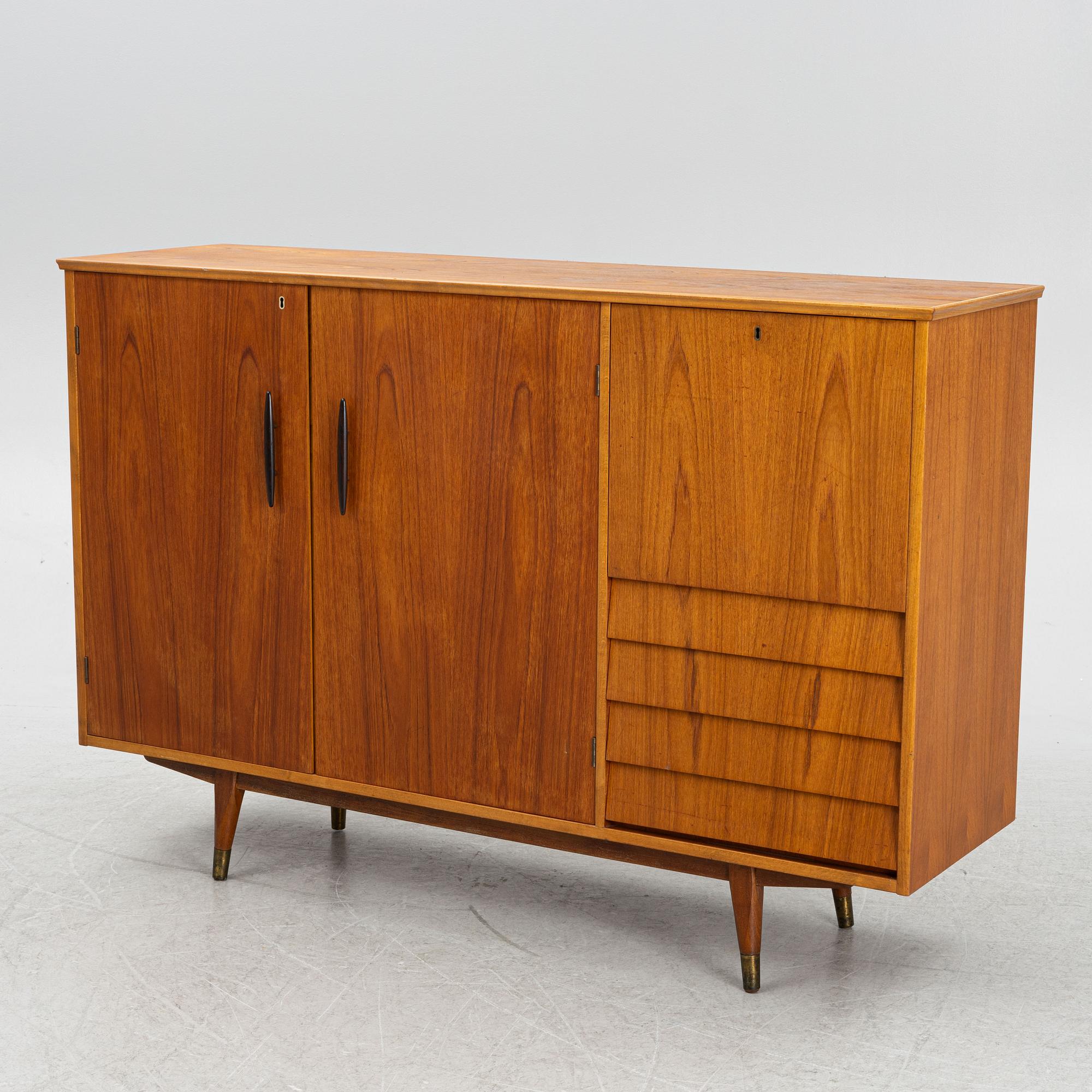 Sideboard, 1900-talets mitt.