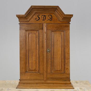 HÄNGSKÅP, barock, 1700-tal.