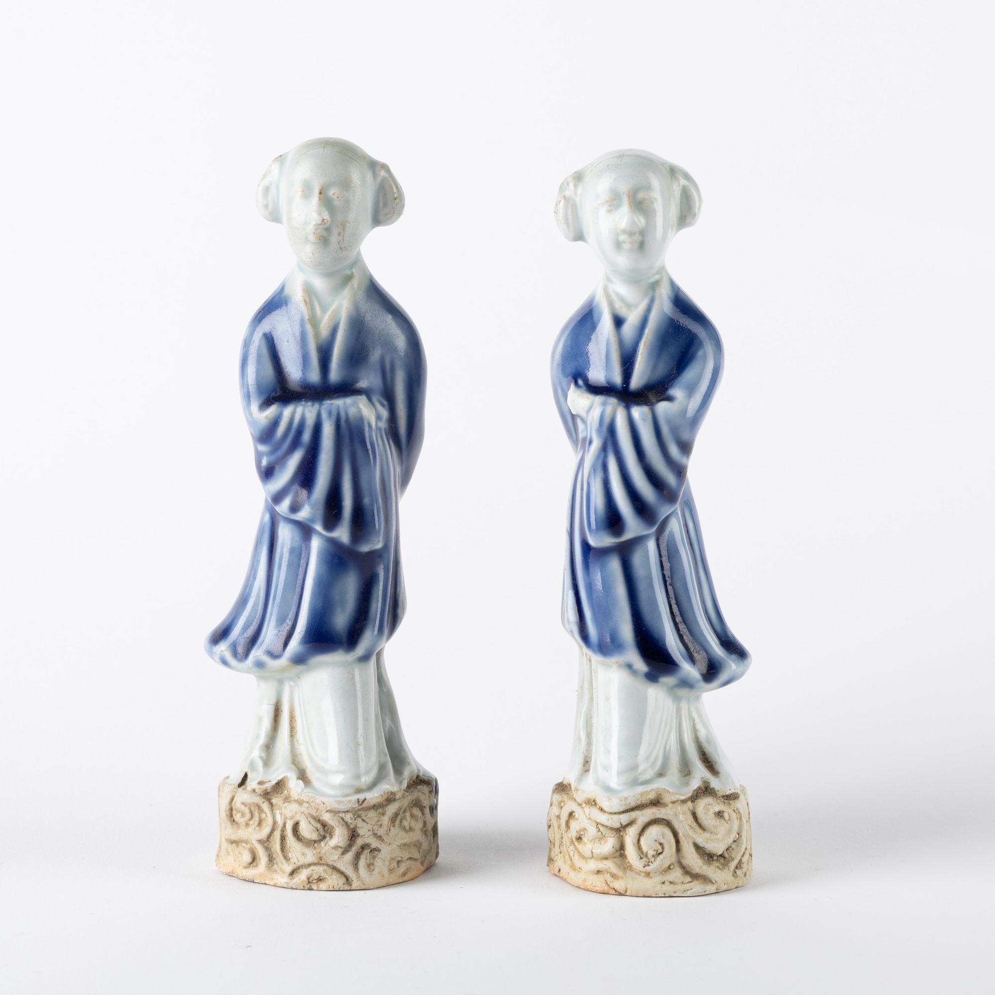 Figuriner, ett par, porslin. Kina, Qingdynastin, 1700-tal.