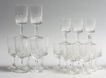 GLASSERVIS. Ca 57 delar.