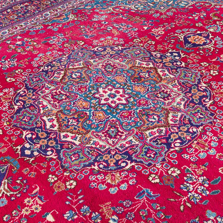 A Keshan carpet, circa 396x293 cm.