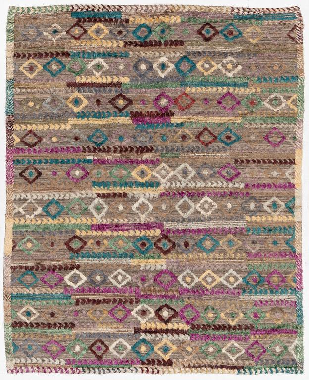 Carpet, Oriental, 308 x 246 cm.