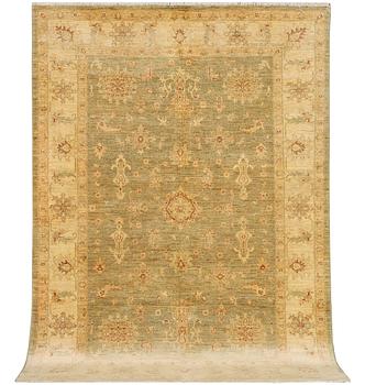 An Ushak rug, c. 244 x 167 cm.