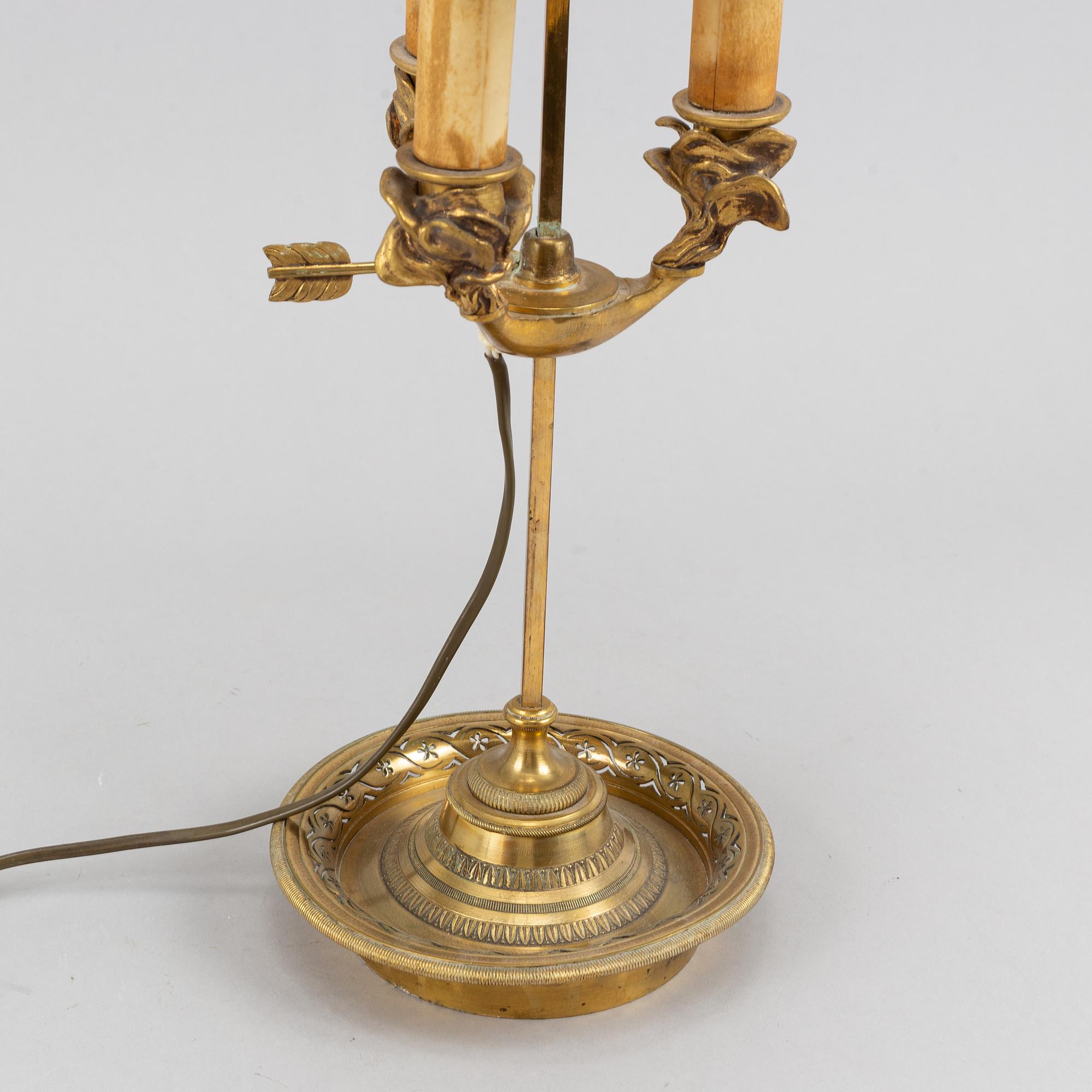 A Bouillotte table lamp, around the year 1900.