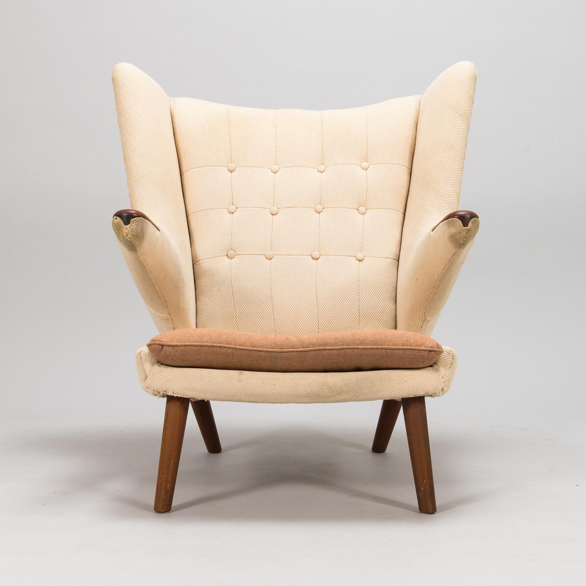 Hans J Wegner, fåtölj, "Bamse / Papa bear", AP-Stolen, Danmark, 1950-60-tal. Modellen formgiven år 1951.