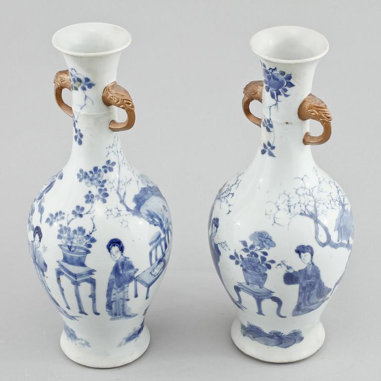 VASER, ett par, porslin, Kina, 1700/1800-tal.
