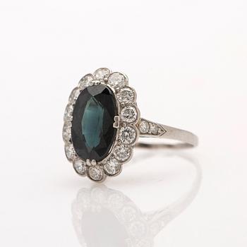 Ring, 18k vitguld, safir, diamanter.