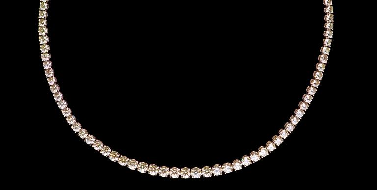 A brilliant cut diamond necklace, tot. 23.52 cts.