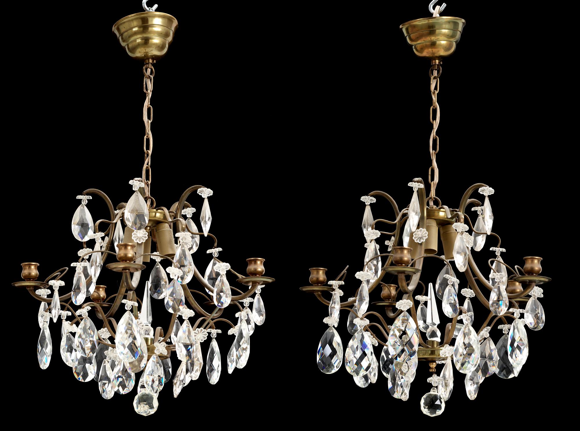 LJUSKRONOR, ett par, barockstil, 1900-talets andra hälft. H 40(70).