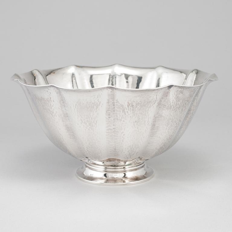 GEORG JENSEN, a sterling silver bowl 522 A. Denmark.