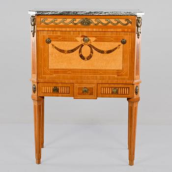 SEKRETÄR, gustaviansk stil, 1900-talets mitt/andra hälft.