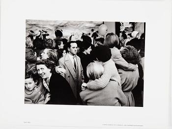 WILLY RONIS, Portfolio with 12 photographs reproduced in black and white on thick paper.  Published in 1986.