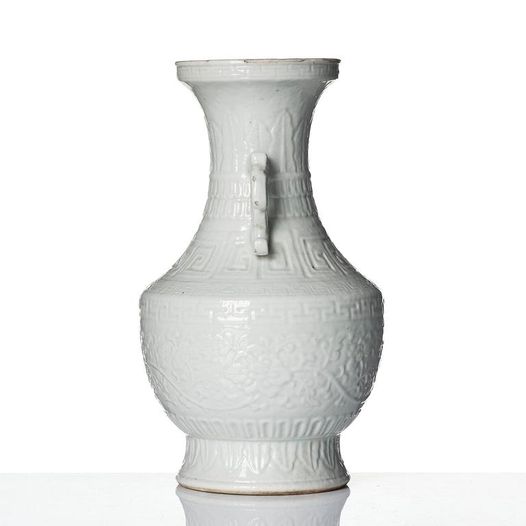 Vas, blanc de chine. Qingdynastin, 1700-/1800-tal.