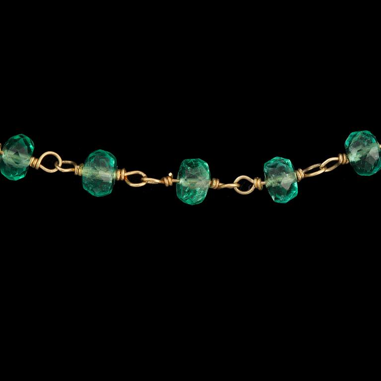 An emerald necklace. Total gem weight circa 57.70 cts.