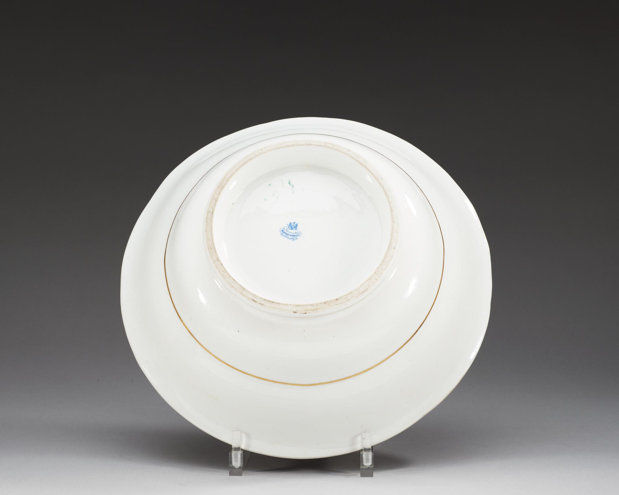 HANDFAT, porslin. Ryssland, bröderna Kornilov, St Petersburg, 1800-talets slut.