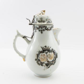 Jug with lid and cups 2 pcs China Yongzheng (1723-35) porcelain.