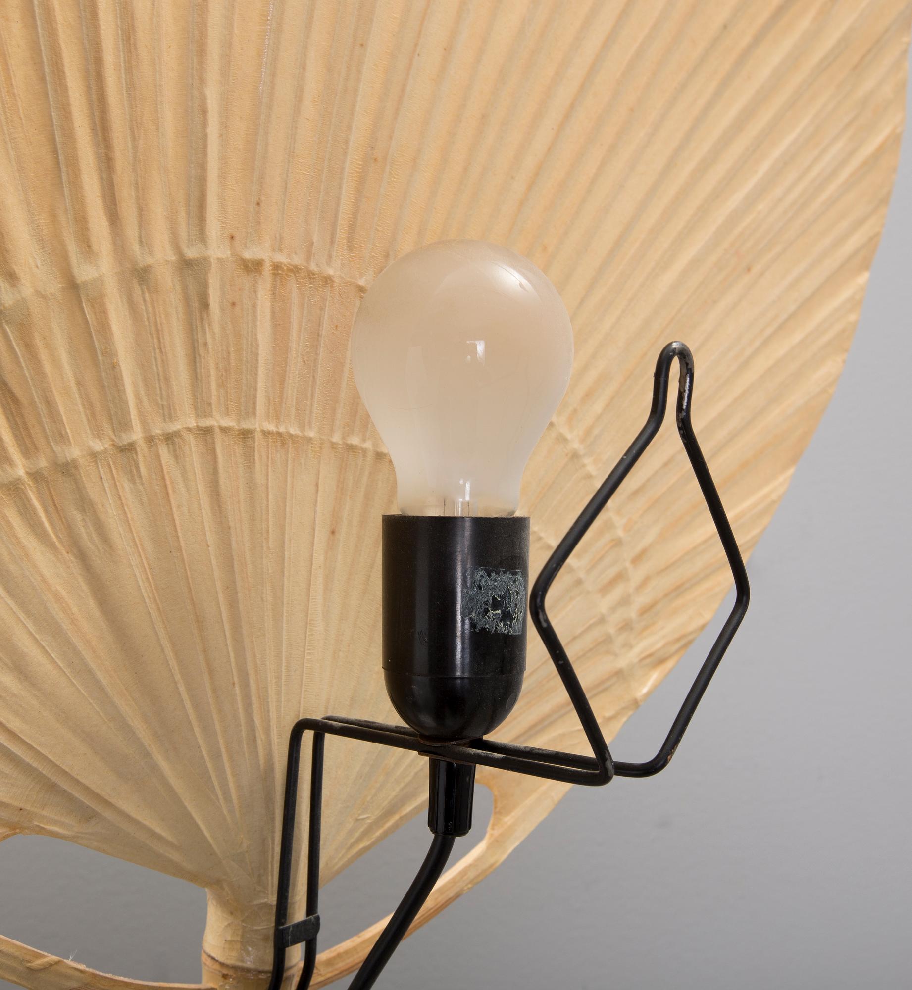 VÄGGLAMPA, "Uchiwa" bambu och rispapper, Design Ingo Maurer, Tyskland, 1973.