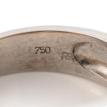 Ring, 18K gold and white gold with brilliant-cut diamonds.