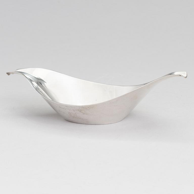 ANNA-GRETA EKER, A silver bowl, Auran Kultaseppä oy, Turku 1965.