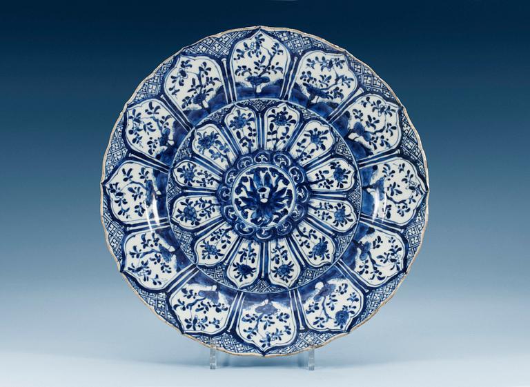 A blue and white charger, Qing dynasty, Kangxi (1662-1722).