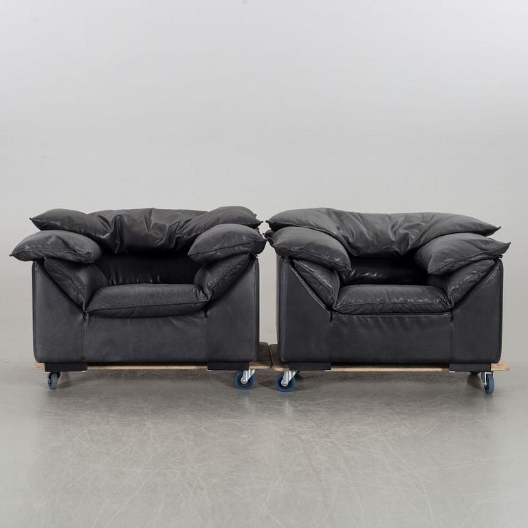 A PAIR OF "MONZA" LEATHER ARMCHAIRS BY EILERSEN.