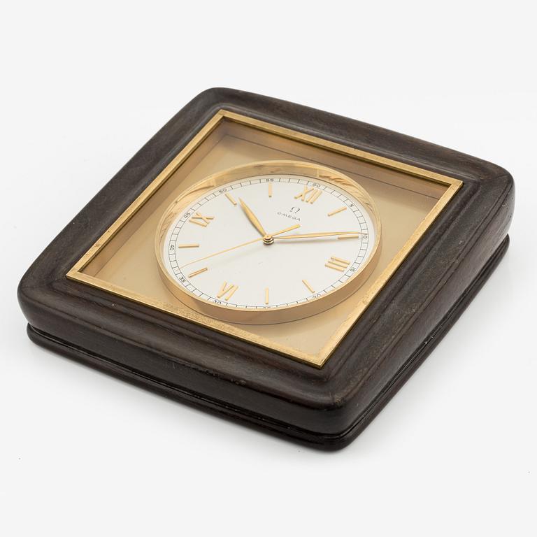 Omega, table clock, "Jumping Second", 17 x 17.5 x 4 cm.