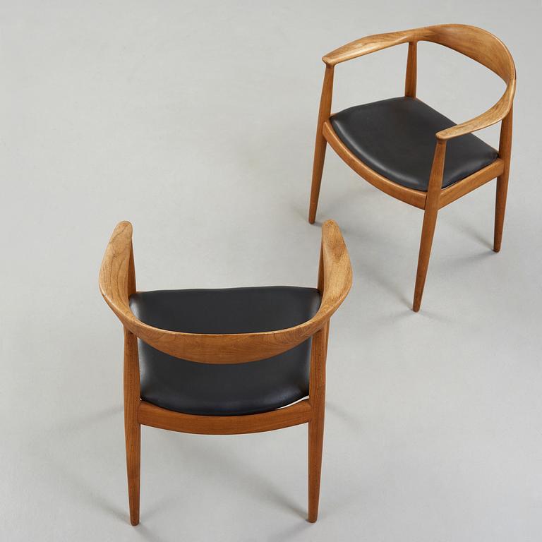 HANS J WEGNER, karmstolar, ett par "The Chair", Johannes Hansen, Danmark 1950-60-tal.
