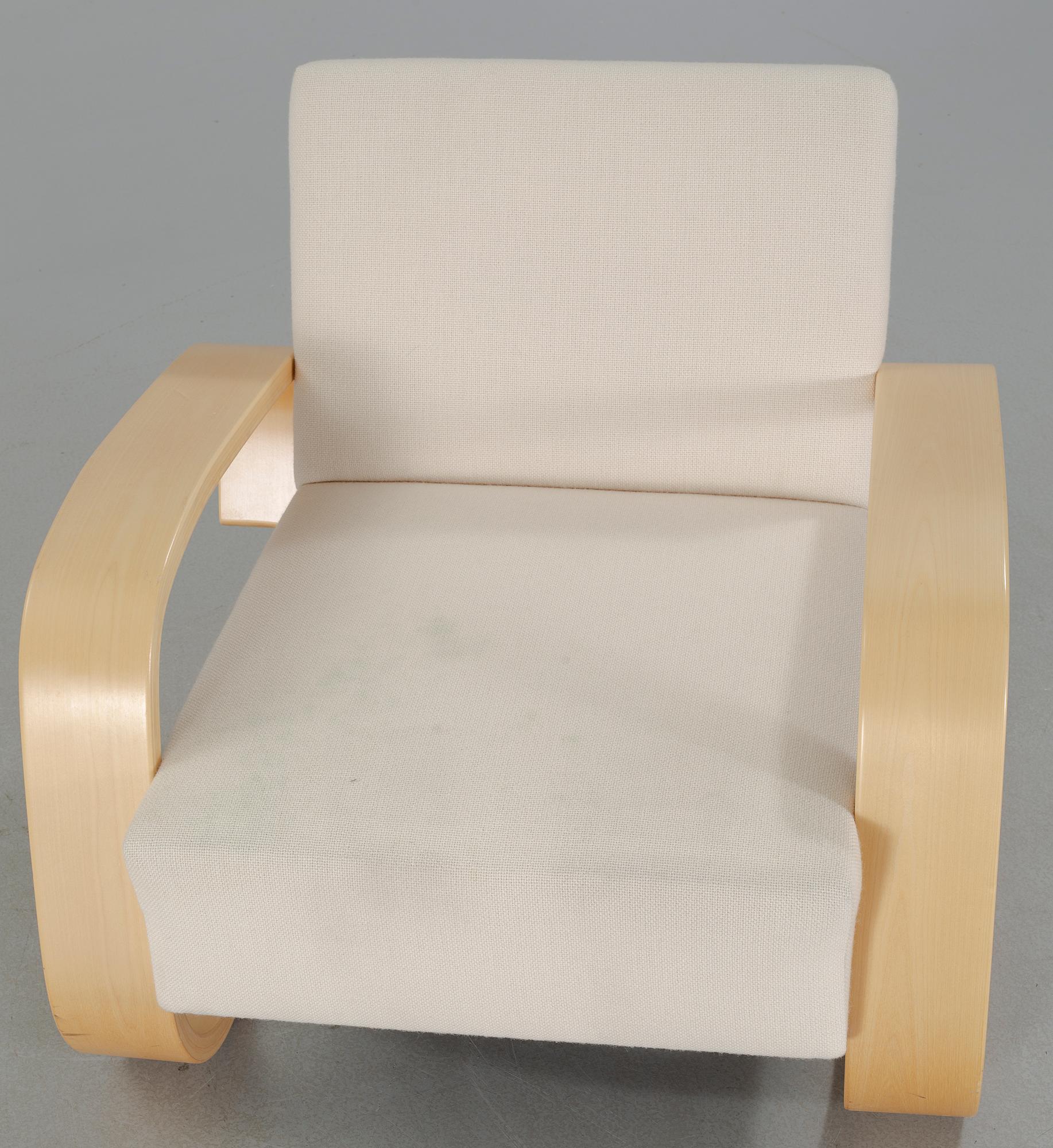 A model 400 "Tank" chair designed by Alvar Aalto, Artek, 2004.