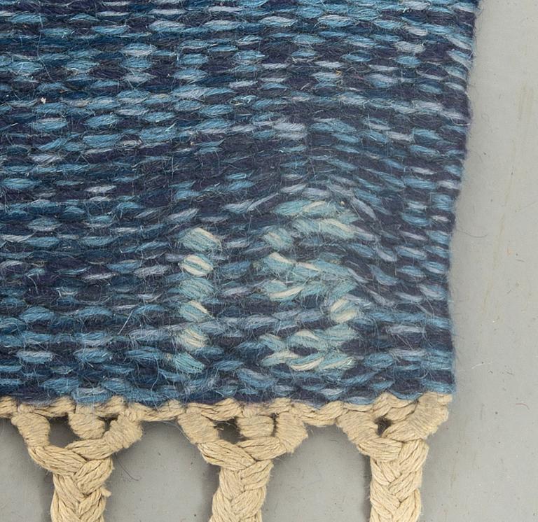 A CARPET,  flat weave, signed IS (Ingegerd Silow), around 230x166 cm.