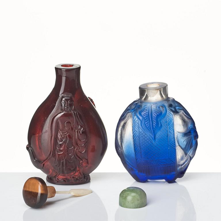 A set of two peking glass snuffbottles, late Qing dynasty.