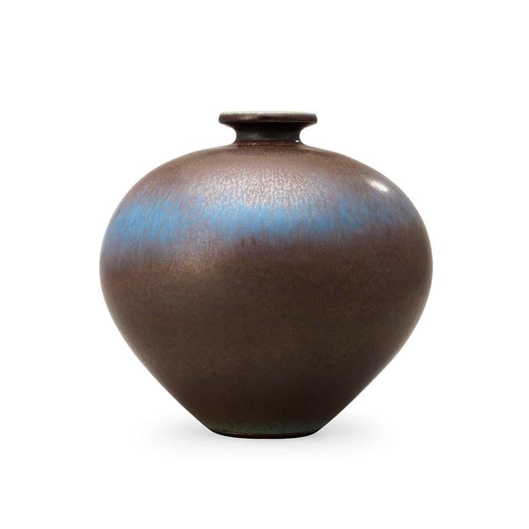 A Berndt Friberg stoneware jar, Gustavsberg Studio 1974.