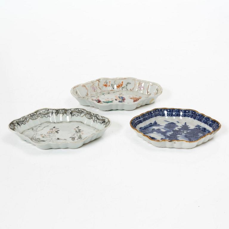 A set of three odd ladle dishes, Qing dynasty, Qianlong (1736-95).