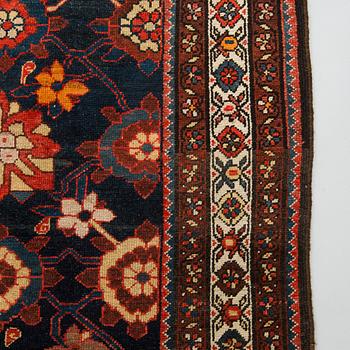 A Hamadan rug of 'Mina Khani design'. Circa 197 x 131 cm.