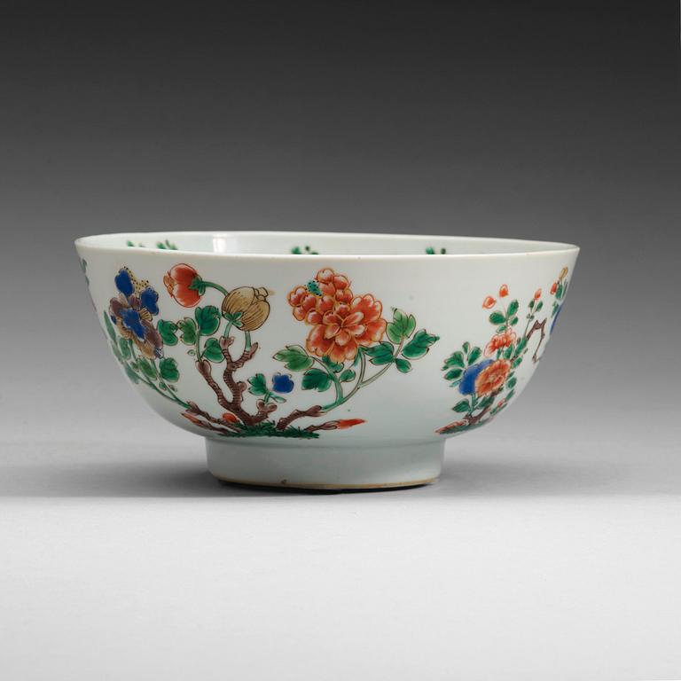 A famille verte bowl, Qing dynasty Kangxi (1662-1722).