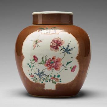 836. A famille rose and cappuciner brown jar with cover, Qing dynasty, 18th century.