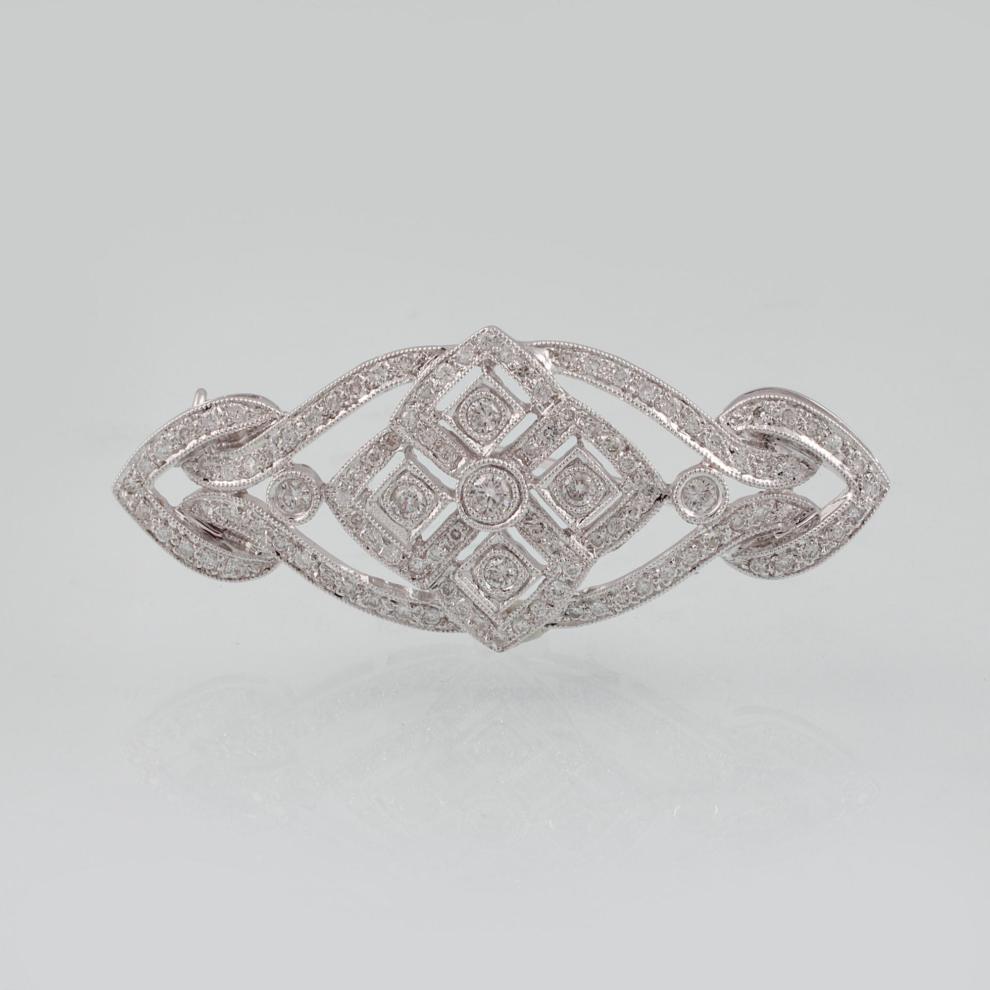 BROSCH, 18K vitguld med briljantslipade diamanter. Vikt 7,2 gram.