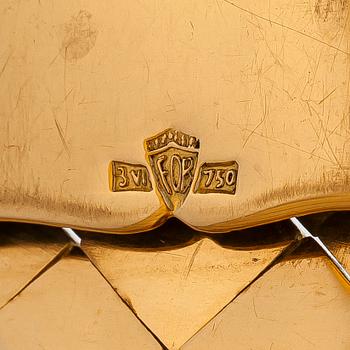 An 18K gold cuff bracelet, Italy.