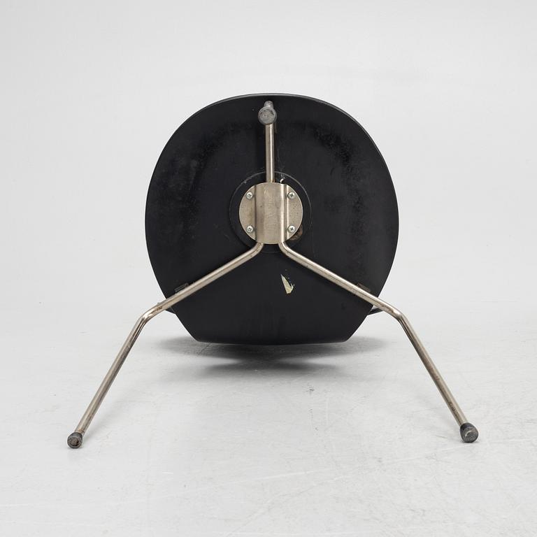 Arne Jacobsen, stolar 4 st, ”Myran”, Fritz Hansen, Danmark, 1900-talets mitt.