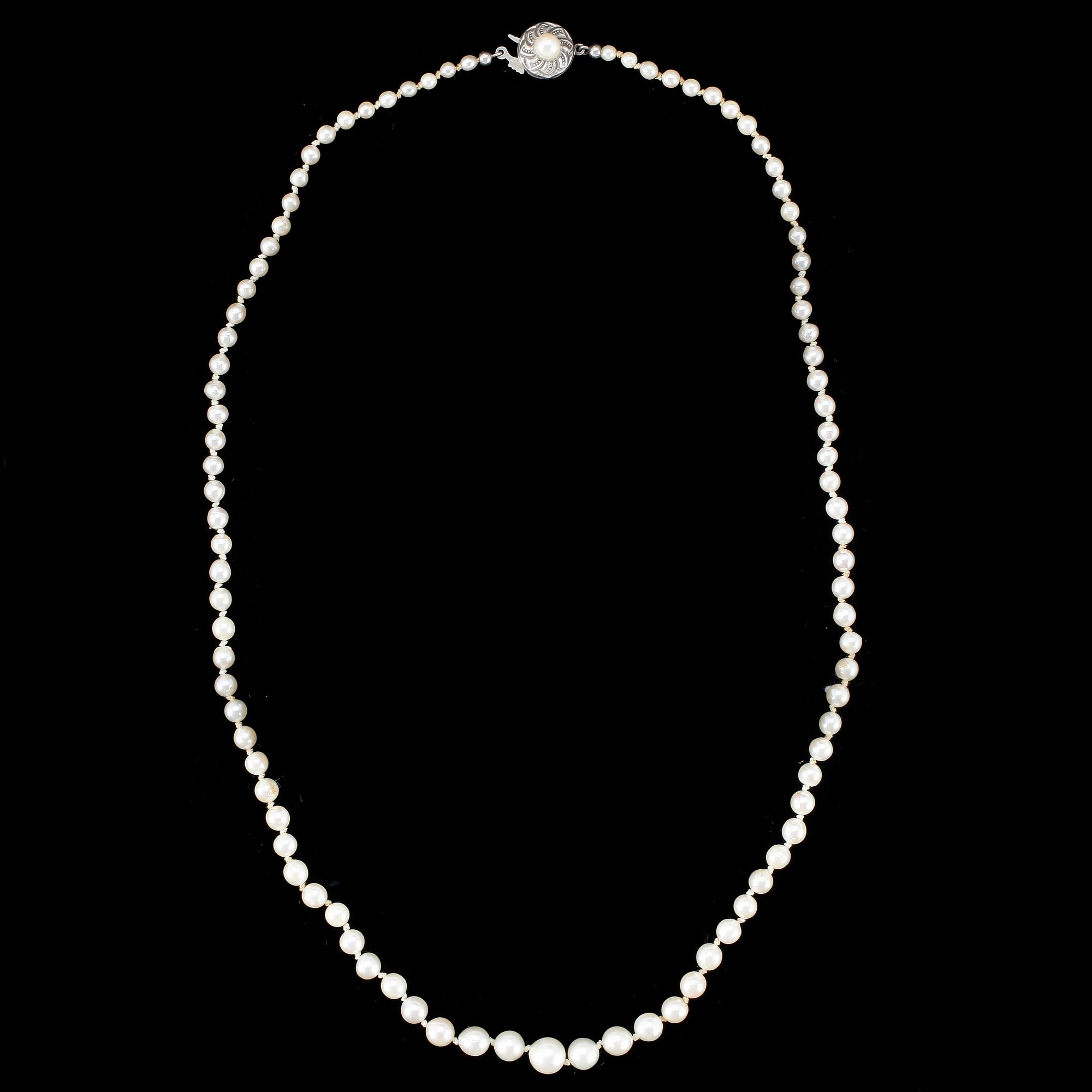 PÄRLCOLLIER, odlade sötvattenspärlor, lås i silver.