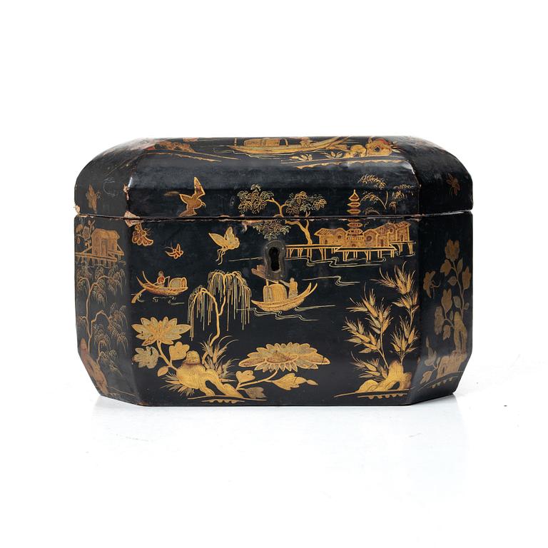 A Chinese laquered wooden box, around 1900.