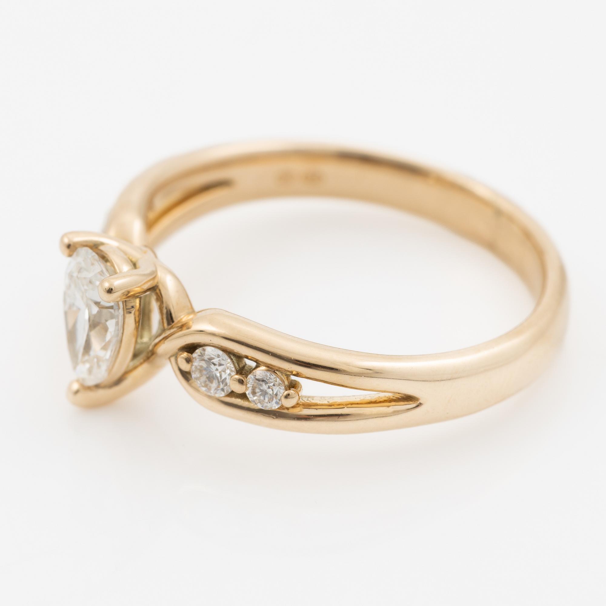 Ring 14K guld med droppslipad diamant, medföljande IGI report.