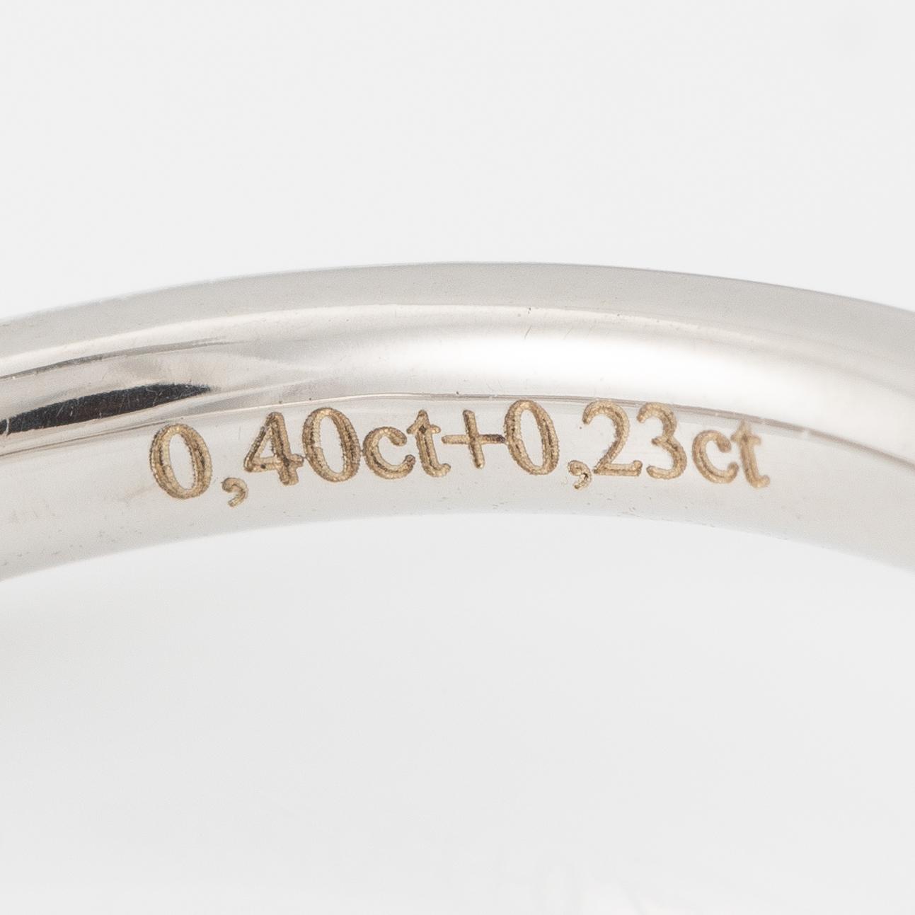 Ring 18K vitguld med briljantslipade diamanter.