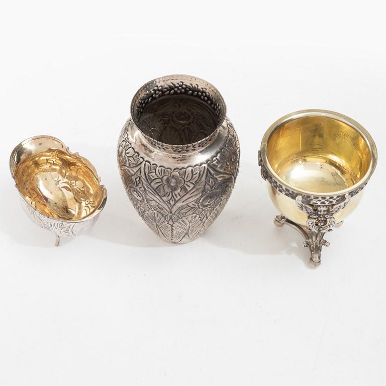 Vas samt två skålar, silver, bl a Gewe, Malmö 1967.