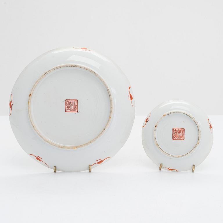 Seven red fish porcelain dishes, late Qing dynasty, around 1900.