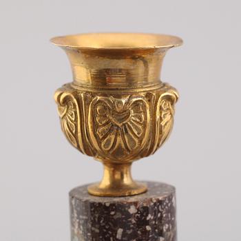 LJUSSTAKAR, 1 par, porfyr, gustaviansk stil, 1900-tal.