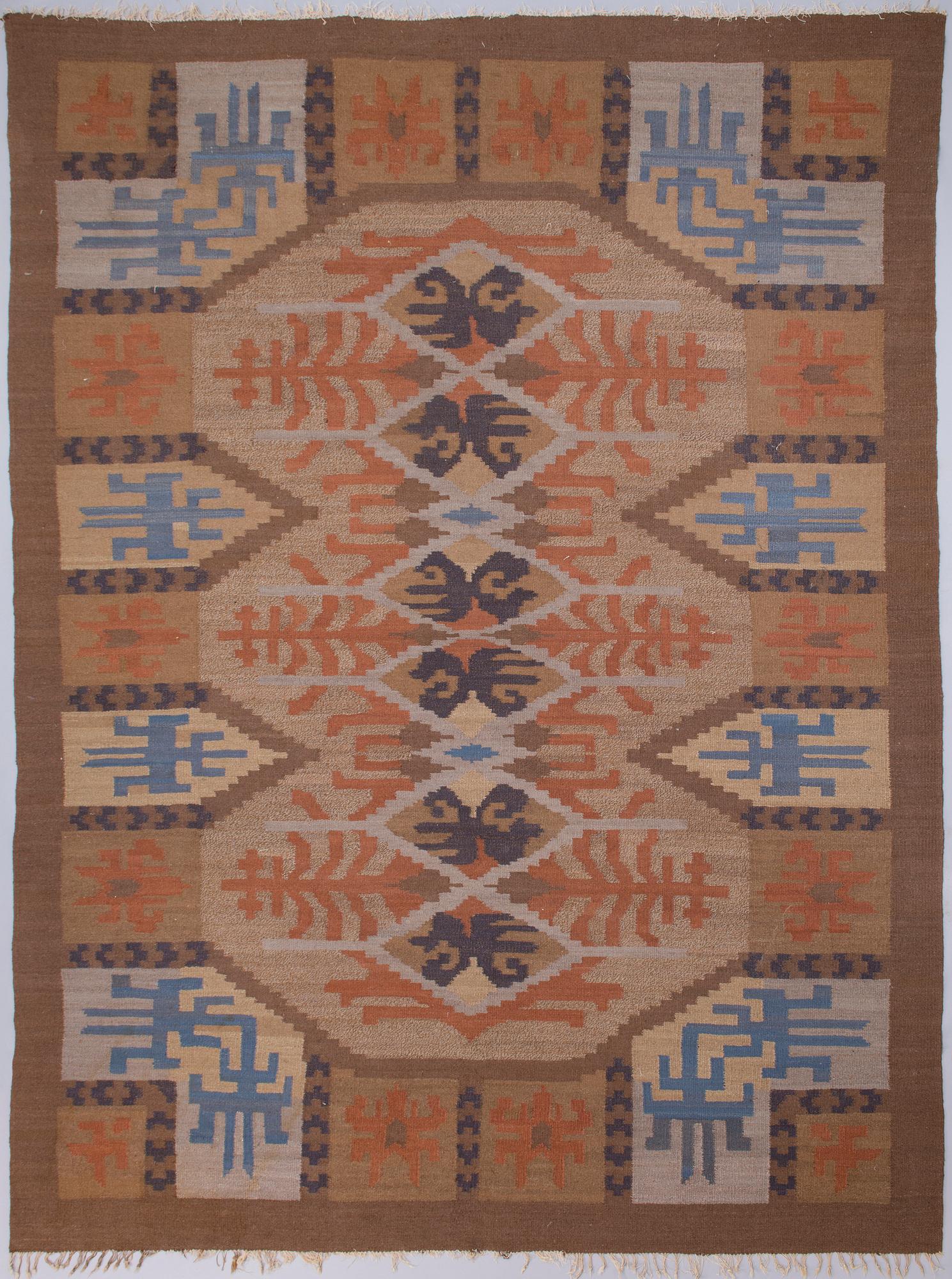 SAELAN ANNA, Karvalankamatto, Kotiteollisuus Oy Orkamo, 1920-luku. Noin 345x260 cm.