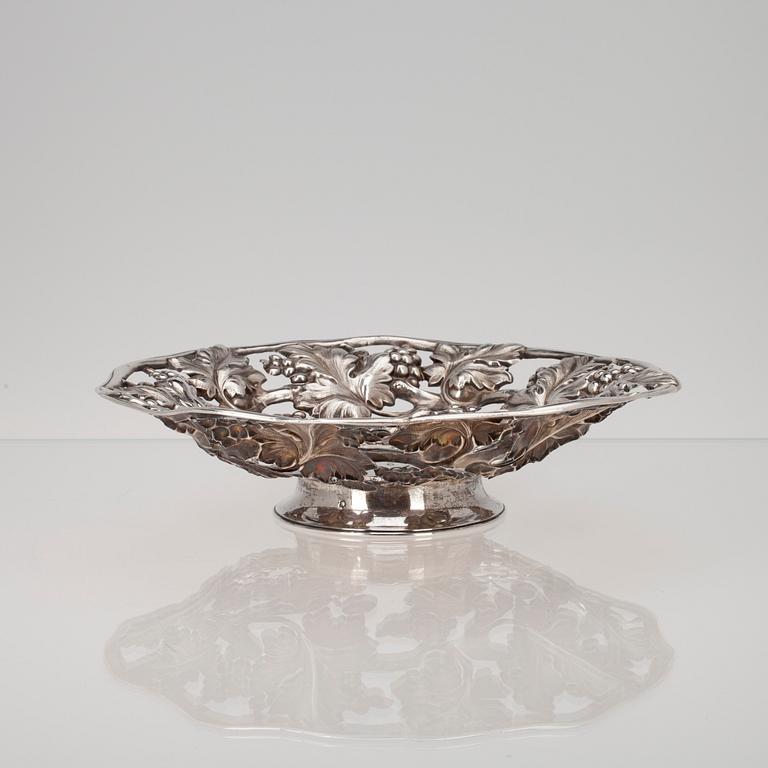 SKÅL, 800 silver, Österrike-Ungern, sekelskiftet 18/1900. Vikt 161 g.