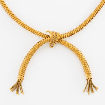 Necklace 18K gold, likely 19th century.