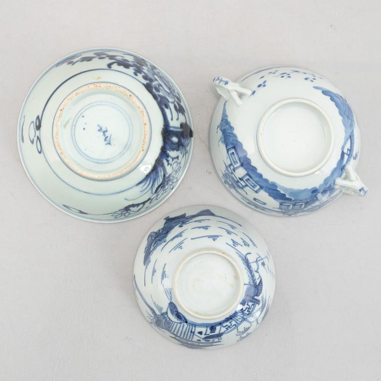 Six pieces of blue and white porcelain, China, Qing dynasty, late 18th-19th century.